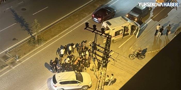 Yüksekova’da motosiklet ile otomobil çarpıştı: 1 yaralı