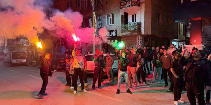 Yüksekova’da Amedspor’un 5-0’lık galibiyeti kutlandı