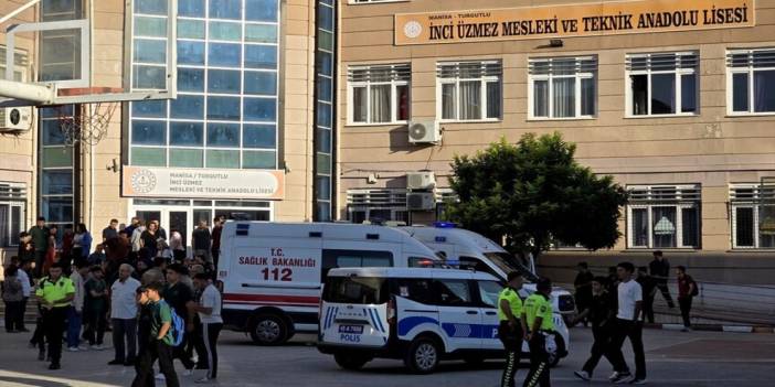 Manisa'da okul önünde silahlı saldırı: 10 öğrenci yaralandı