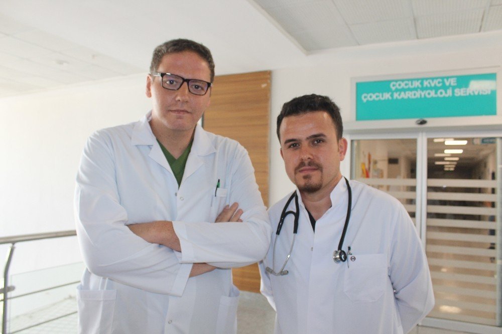 5 dakika boyunca kalbi duran Hakkarili bebek hayata tutundu