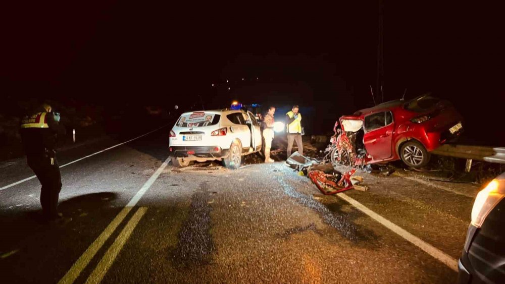 Urfa'da iki otomobil çarpıştı: 1 ölü, 2 yaralı