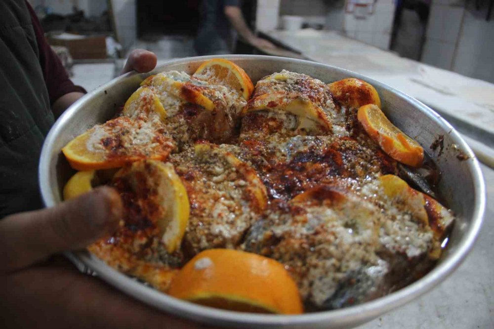 Urfa'nın yöresel tepsi yemekleri fırınları süslüyor