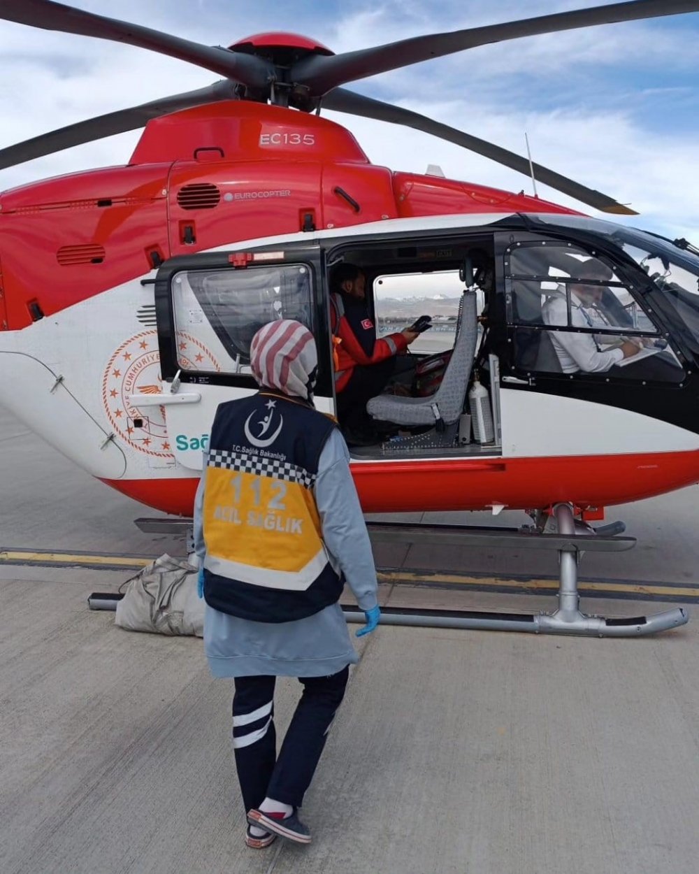 Başkale'de apandisit hastası yurttaş helikopterle Van’a sevk edildi