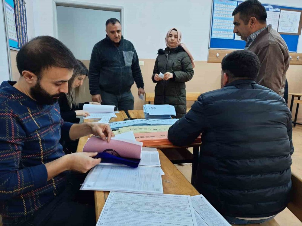 Kars’ta yurttaşlar oy kullanmaya başladı