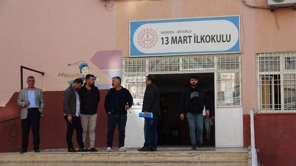 Mardin’de yurttaşların oy verme işlemi başladı