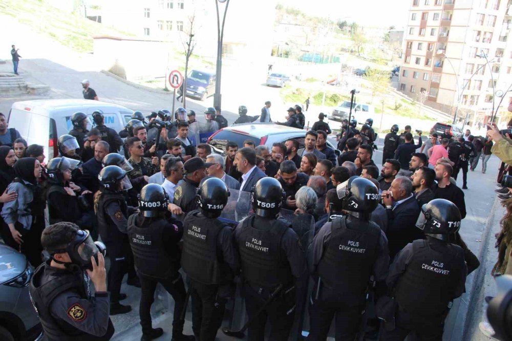 Şırnak’ta yürüyüşe polis müdahalesi: 11 gözaltı