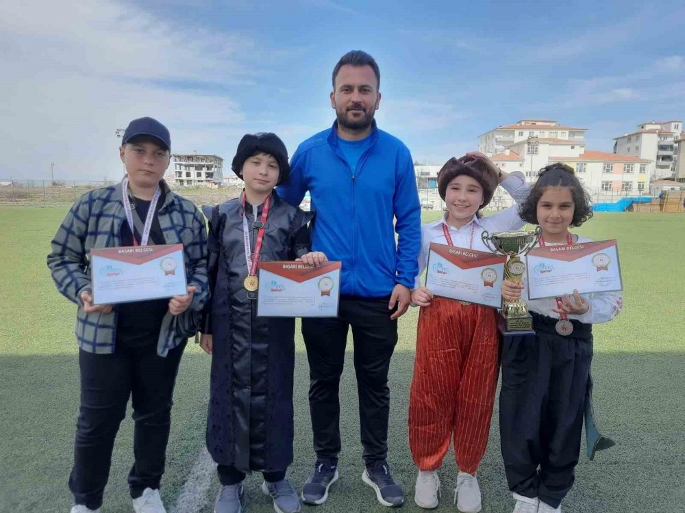Malatya'da Okul olarak okçuluk yarışmasında birinci oldular