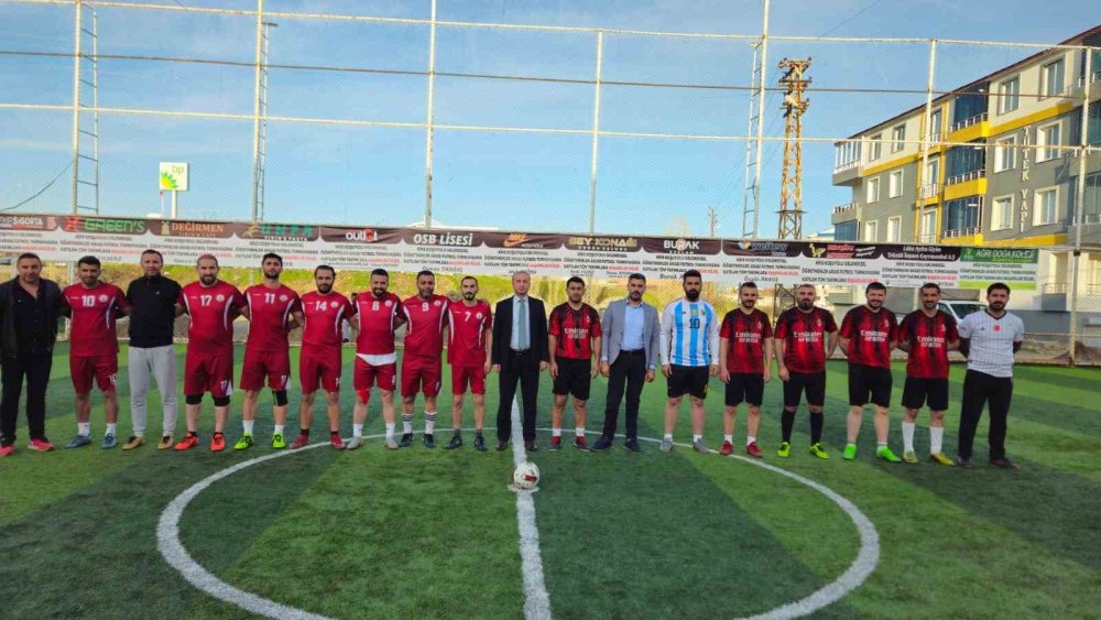 Ağrı’da öğretmenler arası futbol turnuvası başladı