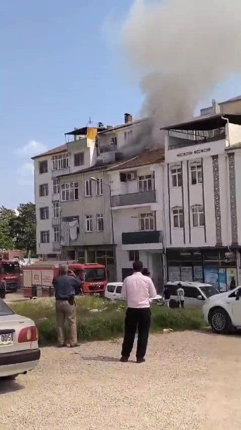 Elazığ’da çatı yangını