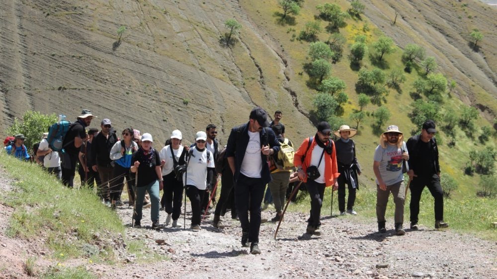 Doğaseverler Derecik'te doğa yürüyüşüne çıktı