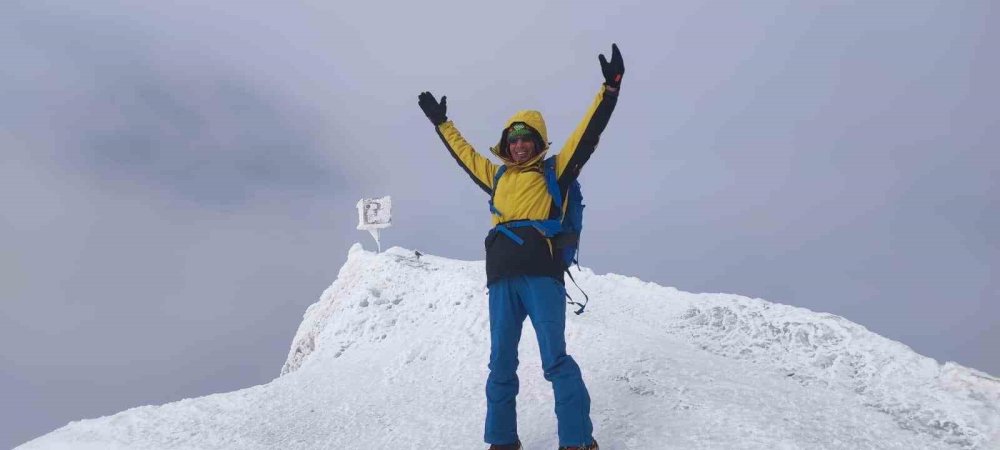 Dağcılar -37 derecede Ağrı Dağı zirvesinde