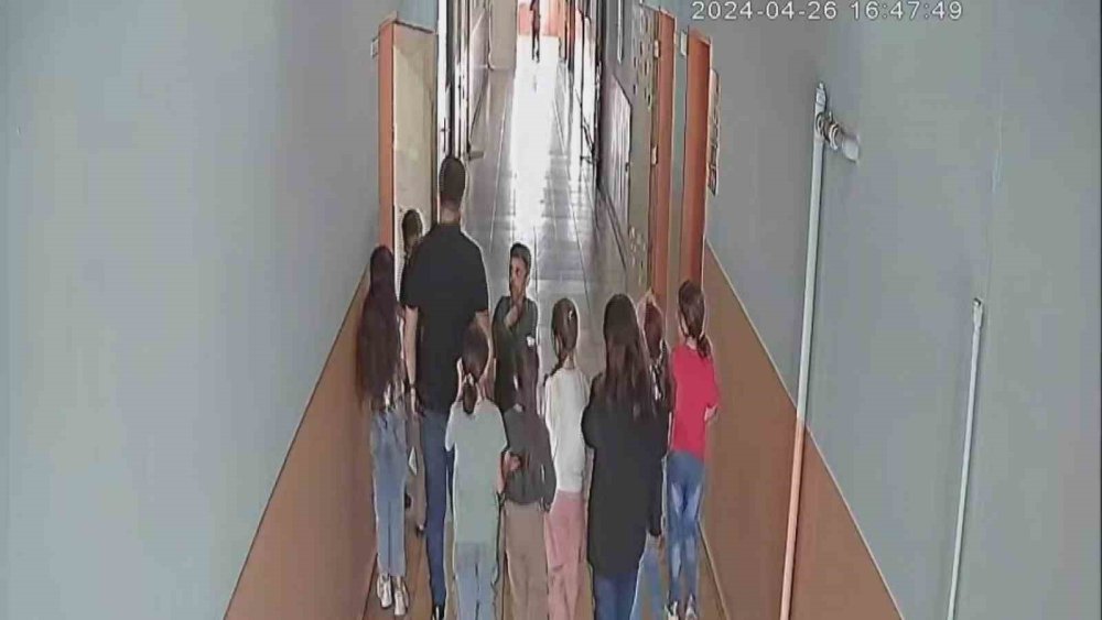 Edremit'te nöbetçi öğretmen heimlich manevrası ile öğrencisini kurtardı