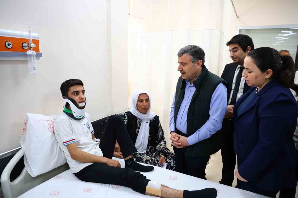 Cizre'de öğrenci servisi kaza yaptı: 15 yaralı