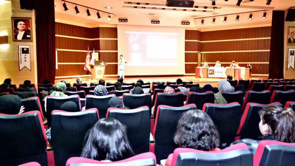 Genç hukukçulara bilişim hukuku anlatıldı