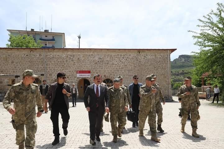 Kara Kuvvetleri Komutanı Bayraktaroğlu Çukurca’yı ziyaret etti