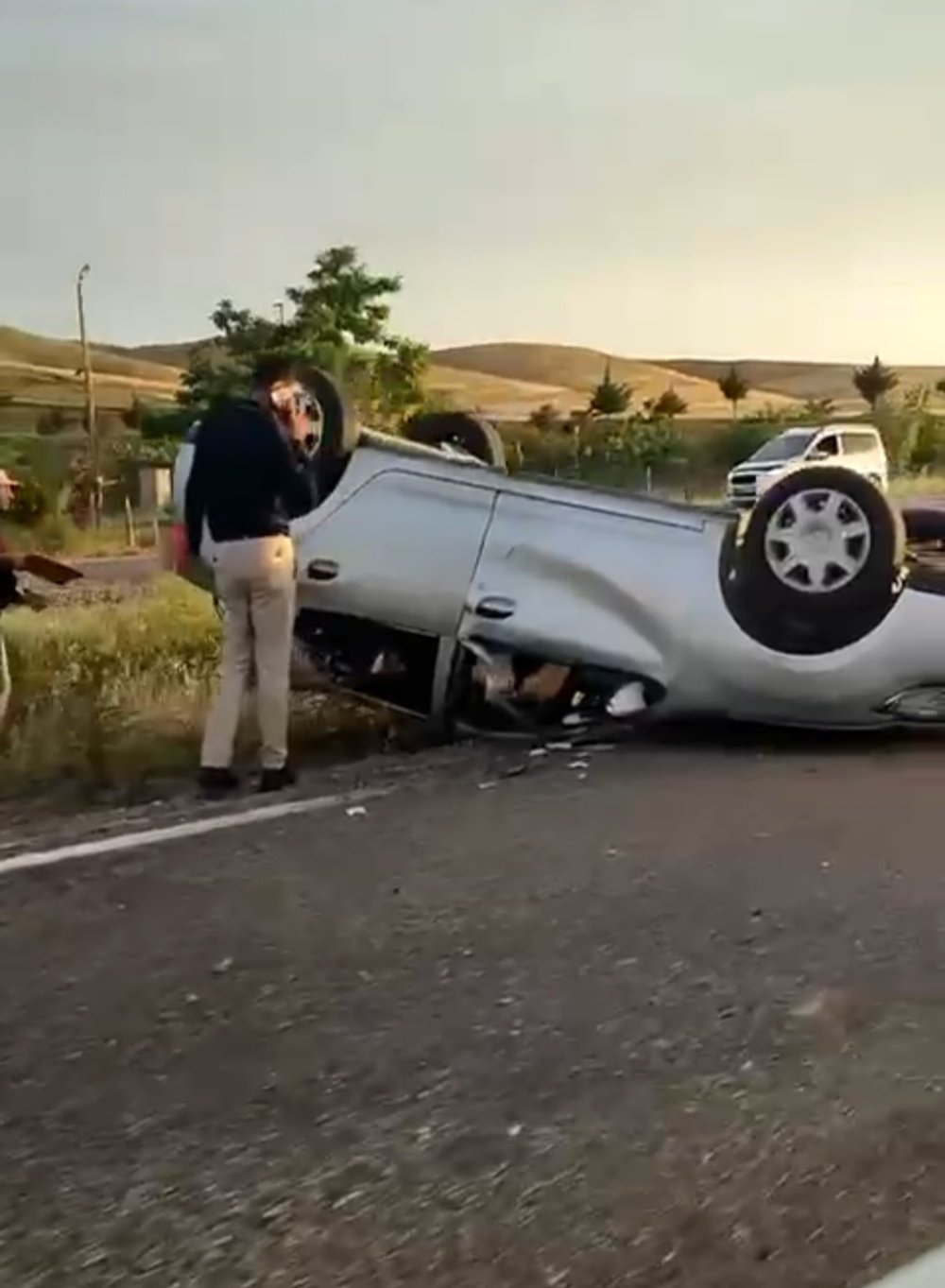 Düğün konvoyundaki otomobil takla attı: 2 yaralı