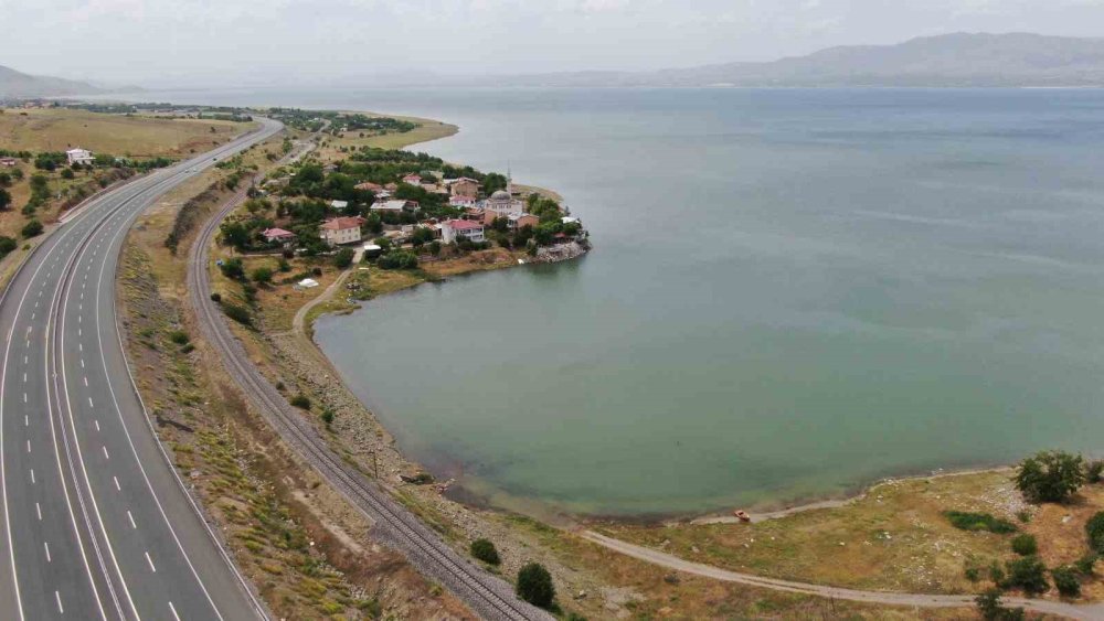 Aşağı İçme köyü yağışlarla eski güzelliğine kavuştu