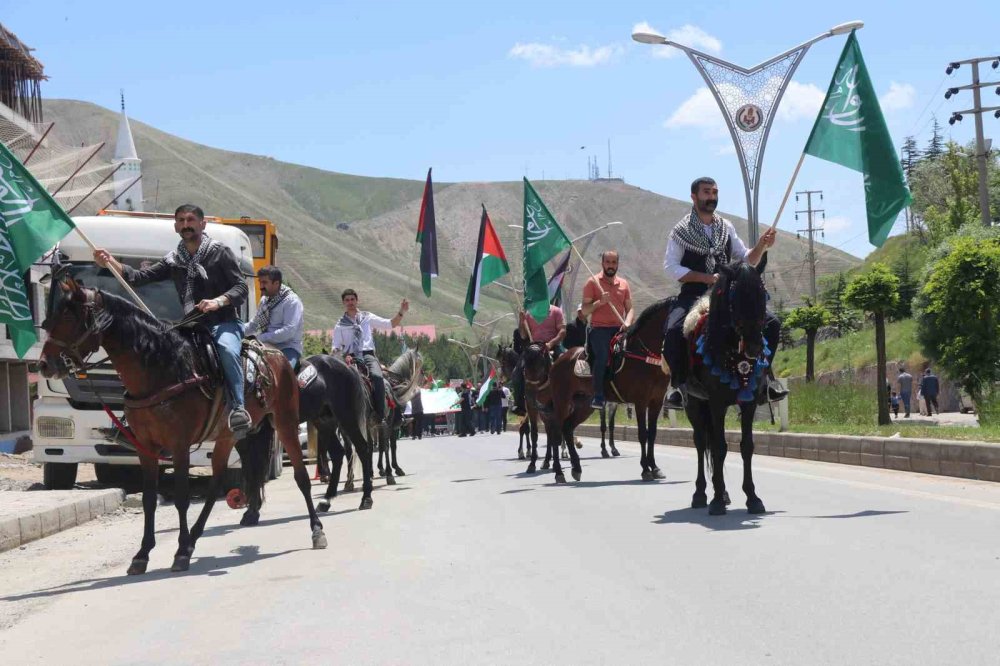 Bitlis’te yurttaşlar Filistin için yürüdü