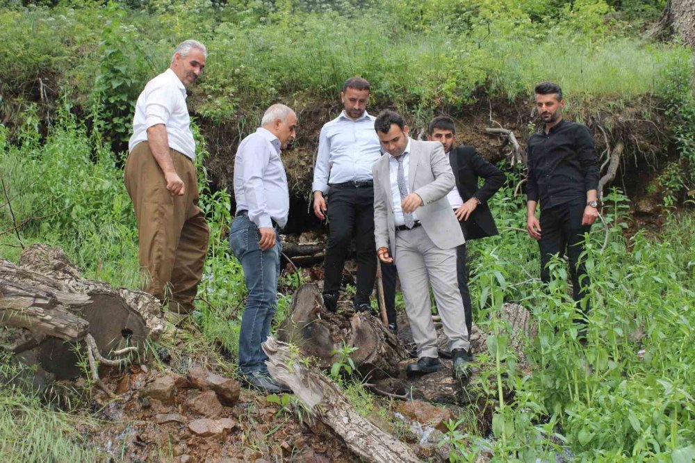 Derecik'te su ve yol çalışmaları başladı