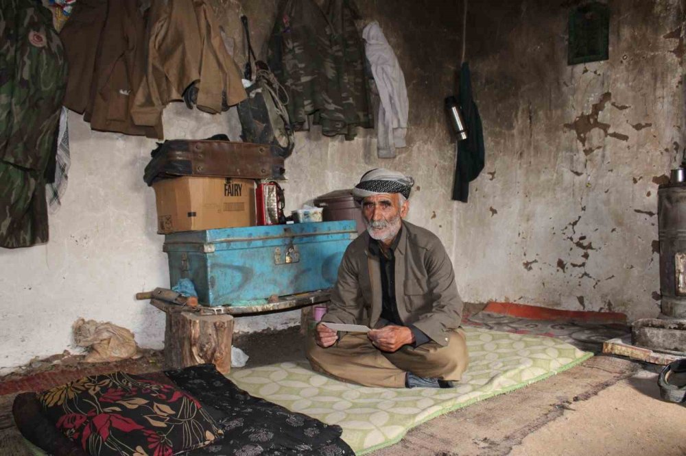 Derecik’te Tekin kardeşler imkansızlıklar yüzünden hiç evlenemedi