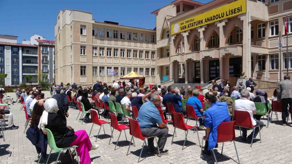 Van Atatürk Lisesi mezunları buluştu