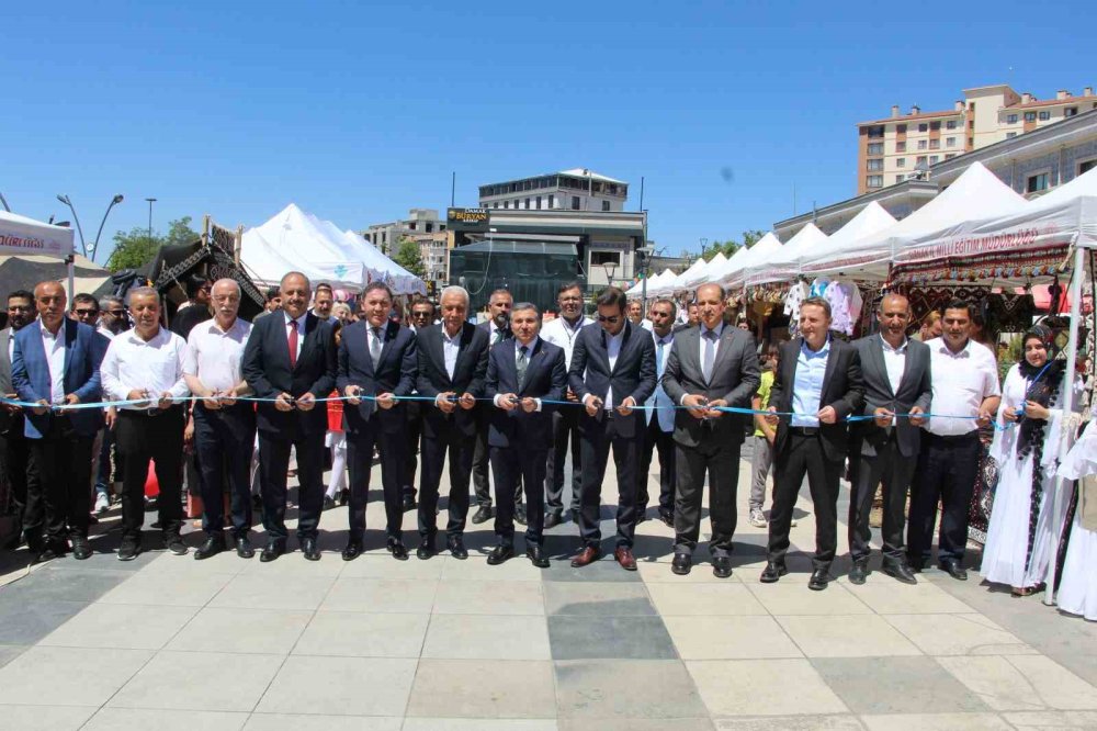 Şırnak’ta Halk Eğitim Merkezlerinde aldıkları eğitim ile sergi düzenlediler