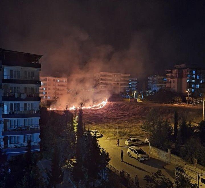 Adıyaman'da havai fişek yangına neden oldu