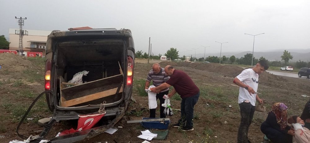 Erzincan’da otomobil takla attı: 4 yaralı