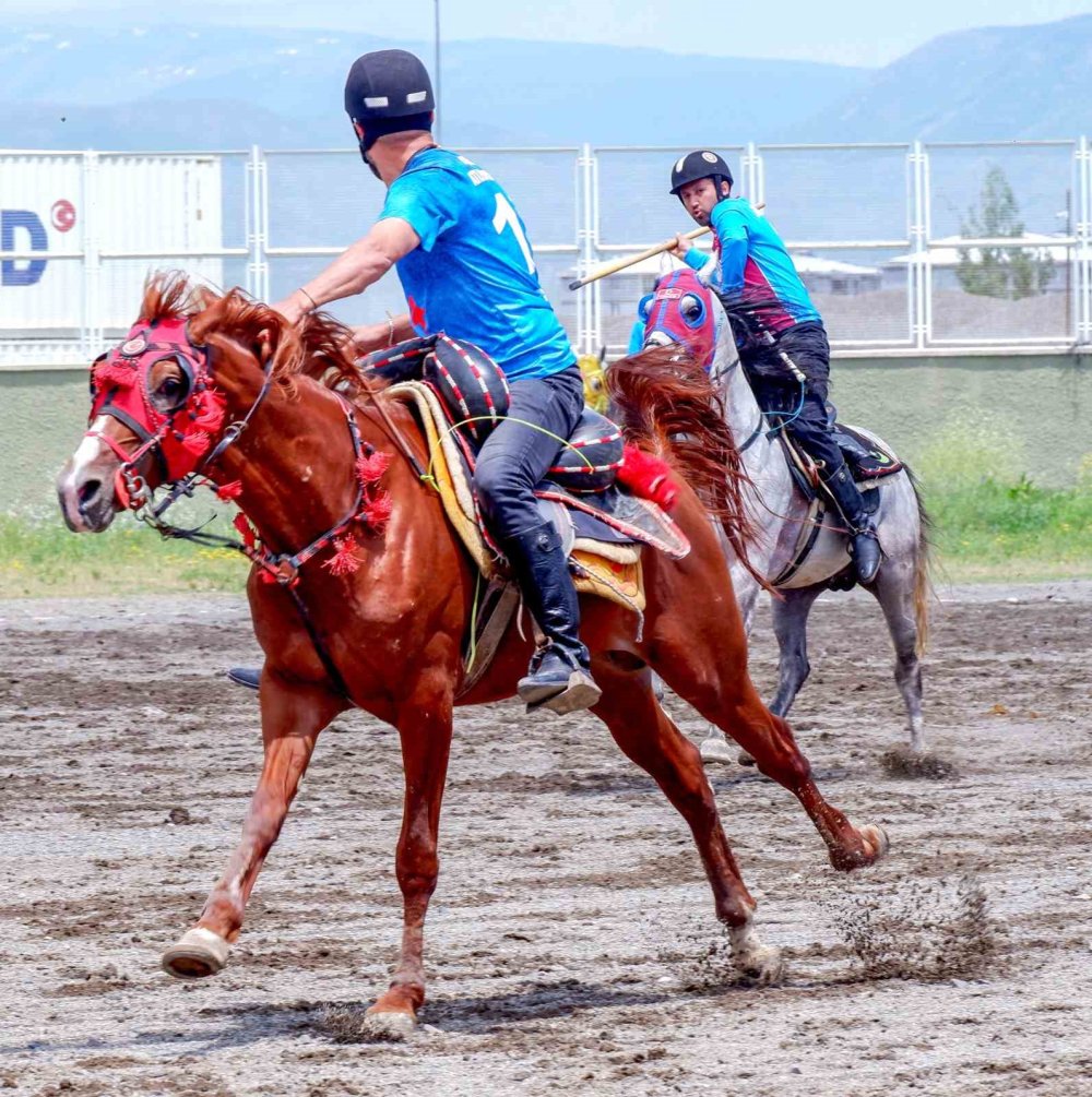 Erzurum’da cirit heyecanı devam ediyor