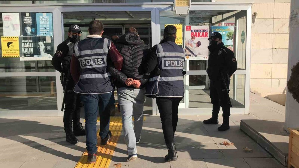 18 yıllık cinayetle suçlanan 3 kişiye toplam 5 kez ağırlaştırılmış müebbet verildi