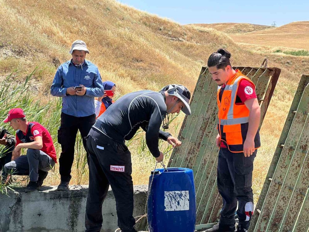 Kozluk'ta sulama kanalında kaybolan çobanı arama çalışmaları sürüyor