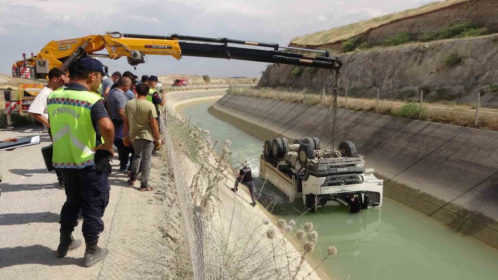 HES kanalına düşen kamyonun sürücüsü yaşamını kaybetti