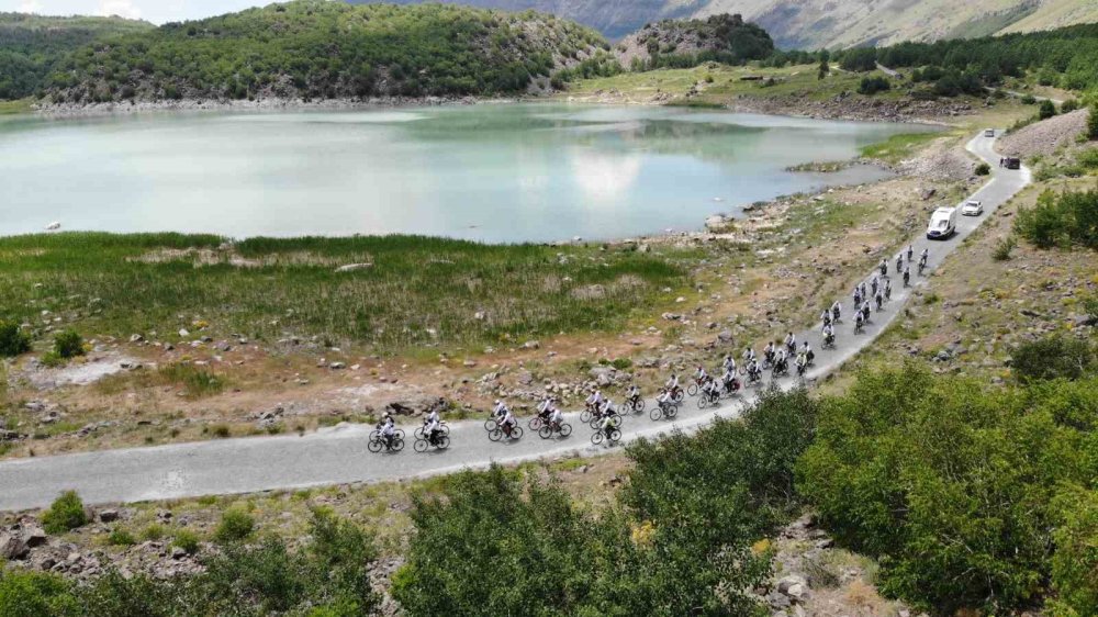 Bitlis Nemrut’tan, Adıyaman Nemrut’a bisiklet turu yapıldı