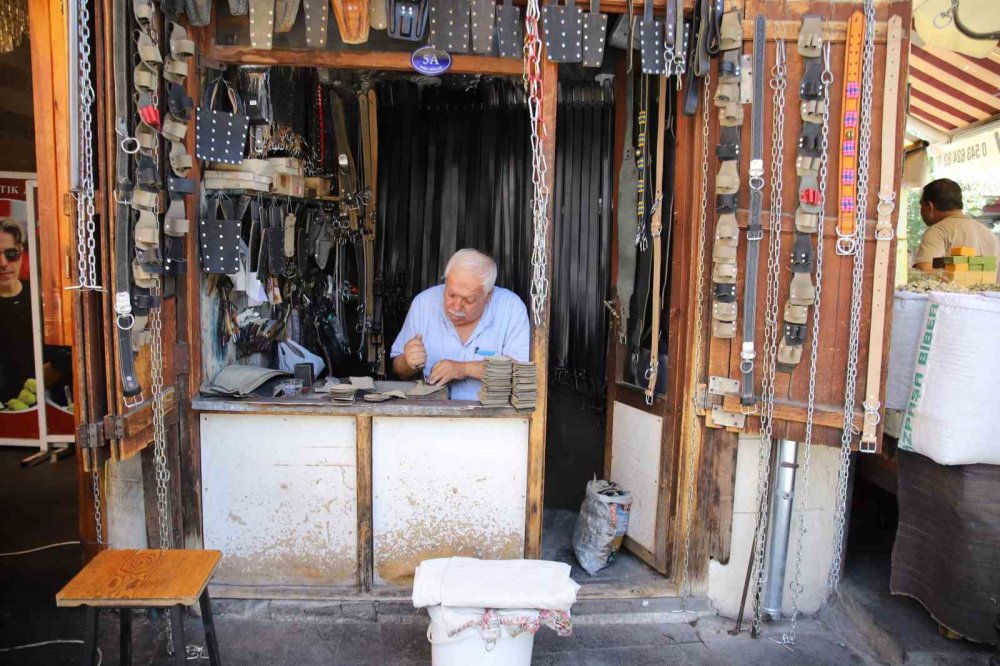 47 yıllık saraciye ustası teknolojiye kulak asmıyor