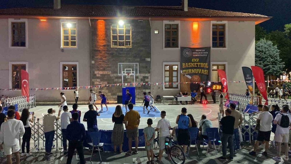 Erzincan’da sokaklar basketbol sahasına dönüştü