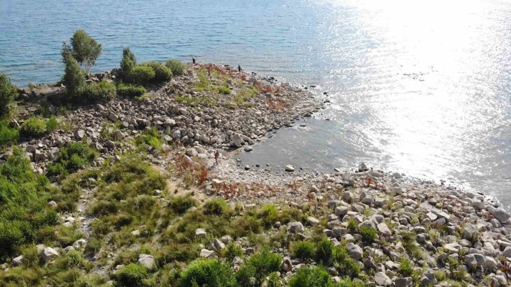 Nemrut Krater Gölü yerli ve yabancı turistleri misafir ediyor