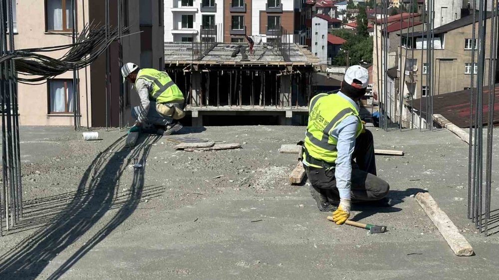 Yüksekova'da kavurucu sıcaklıklarda ekmek mücadelesi