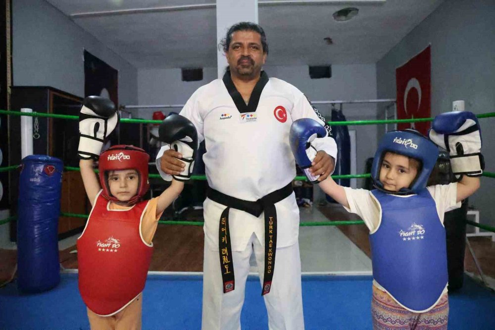 Çocukları kötü alışkanlıklardan uzak tutmak amacıyla ücretsiz eğitimler veriyor