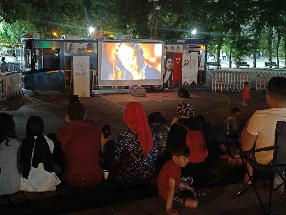 Siirt’te açık hava sinema günleri heyecanı başladı