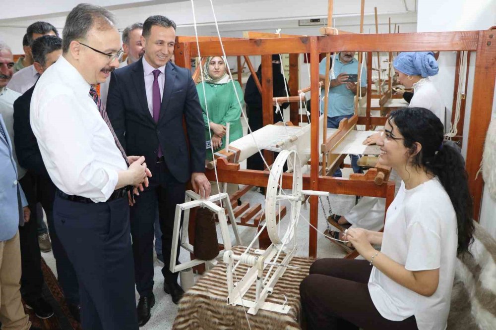 Geleneksel Siirt Battaniyesi Dokumacılığı Atölyesi'nin açılışı yapıldı