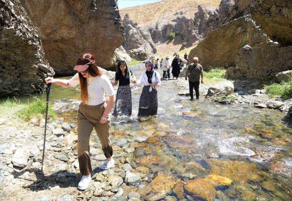 Muş’un doğa harikası doğaseverlerin yeni uğrak yeri oldu