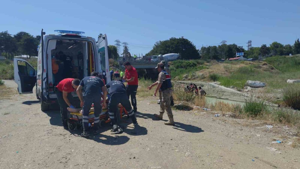 Van’da otomobil su kanalına uçtu: Baba ve oğlu hayatını kaybetti