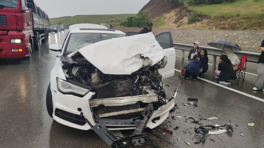 Erzurum’da zincirleme trafik kazası: 10 kişi yaralandı