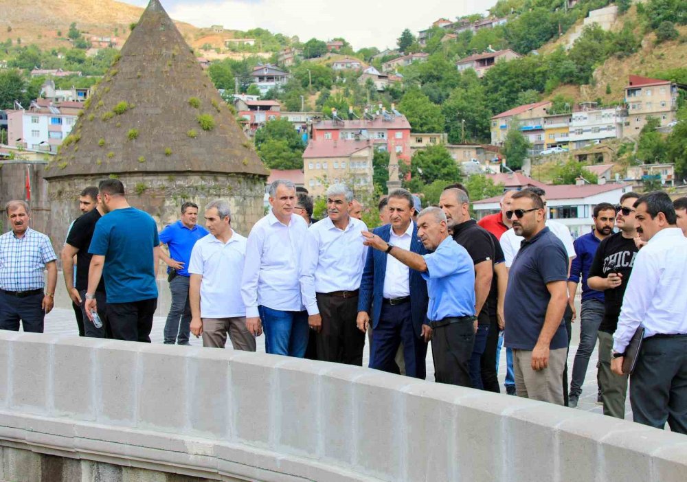 Bitlis Valisi Karaömeroğlu dere üstü projesini inceledi