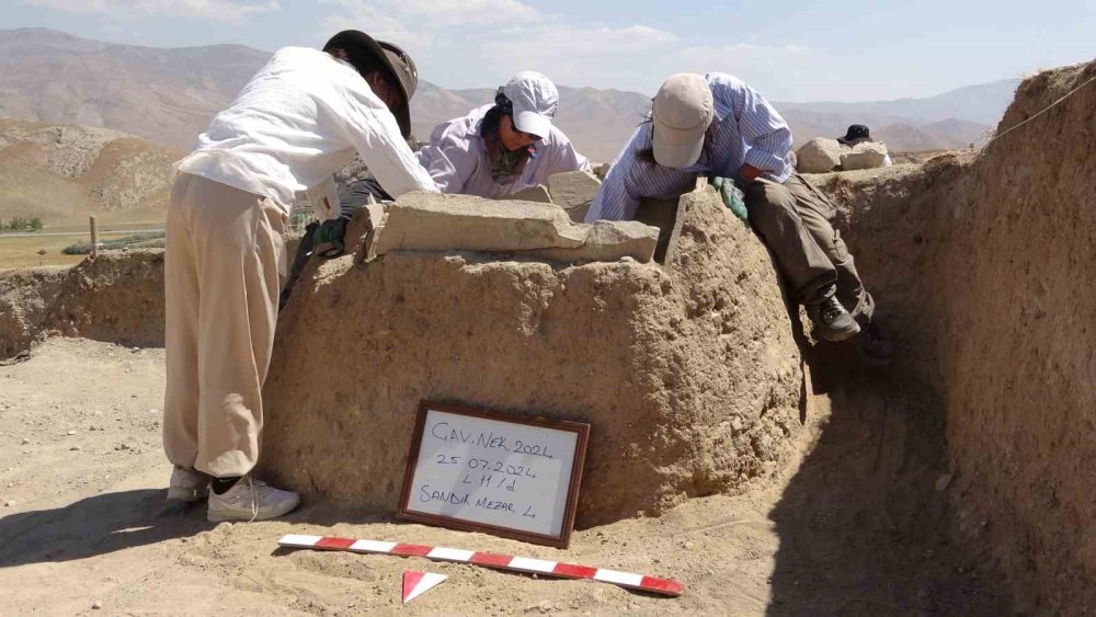 Van'da Urartu’nun yeni ölü gömme şekline rastlandı