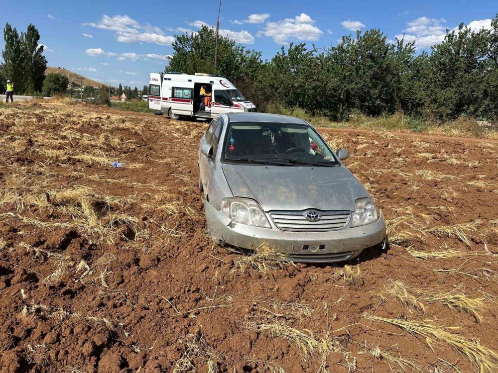 Malatya’da şarampole düşen araçtaki 3 kişi yaralandı