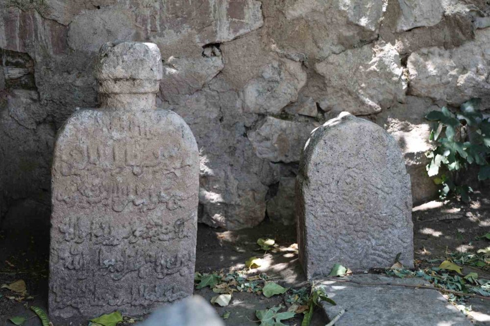 Elazığ'ın Maden ilçesi 15 tescilli yapısı ile dikkat çekiyor