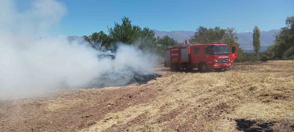 Erzincan'da samanlık yangını itfaiyenin müdahalesiyle kontrol altına alındı