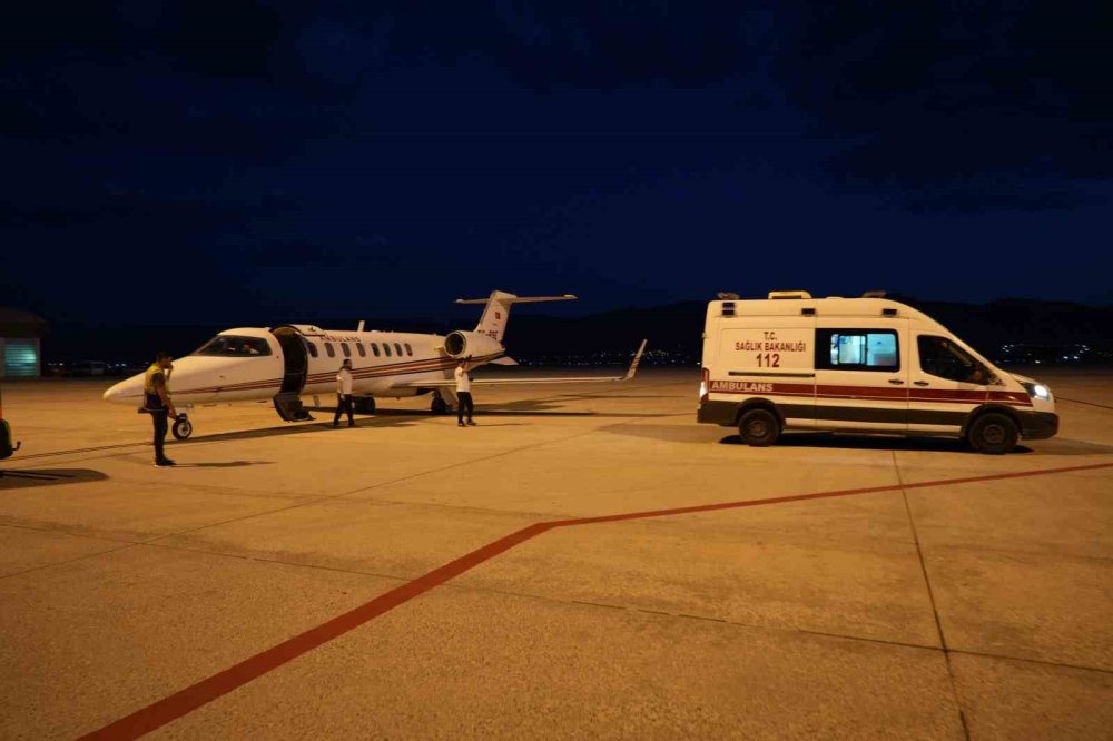 Muş'ta bir günlük bebek için ambulans uçak havalandı