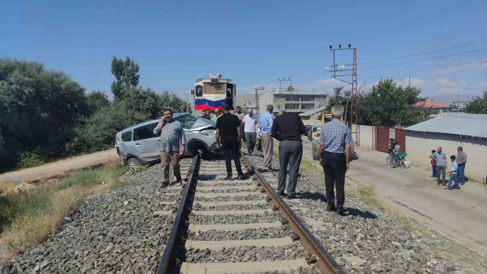 Van’da hemzemin geçitte kaza: 1 kişi yaralandı